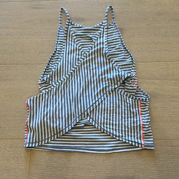 Lululemon Vita Loca tank - Picture 4 of 4